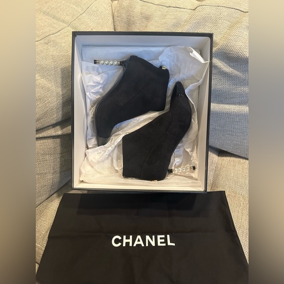 CHANEL Patent Cal - Short Boots Black Cap Toe Pearl size 36 BRAND NEW - Picture 8 of 15